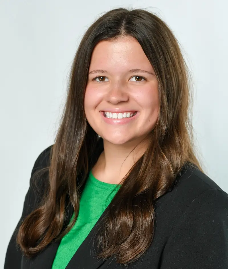 Karinna - paralegal head shot